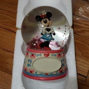 Disney minnie mouse snowglobe